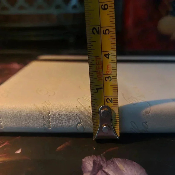 E-Reader Sleeve Cover Case Cream Faux Leather Authors Names Engraved - Picture 8 of 9